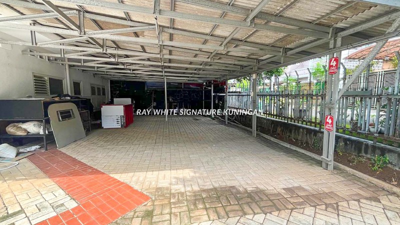 Rumah Cocok untuk Investasi di Jl. Hang Lekir XII 