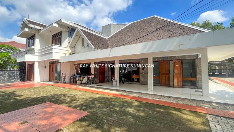 Rumah Cocok untuk Investasi di Jl. Hang Lekir XII 