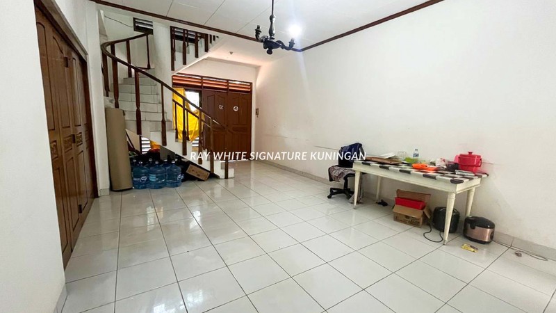 Rumah Cocok untuk Investasi di Jl. Hang Lekir XII 