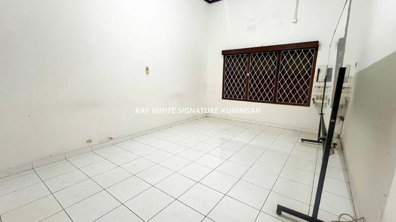 Rumah Cocok untuk Investasi di Jl. Hang Lekir XII 