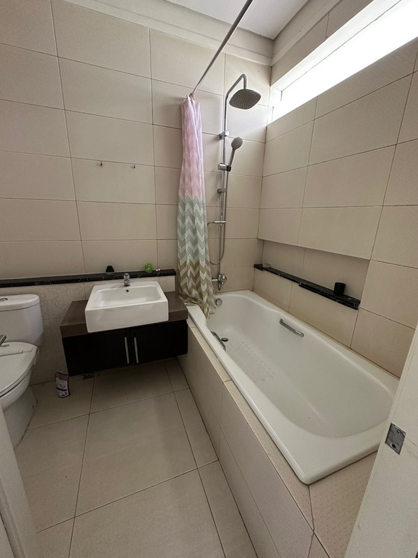 Dijual Rumah Raffles Garden Citraland Full Furnished Modern Mewah Surabaya Barat Lokasi Terdepan - Garasi Carport 3 Mobil Luas 