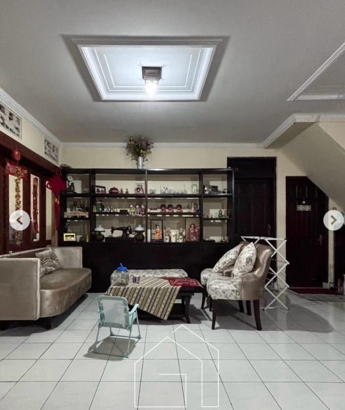 Rumah 2 Lantai Dalam Komplek Dekat Stasiun MRT Lebak Bulus, Jakarta Selatan