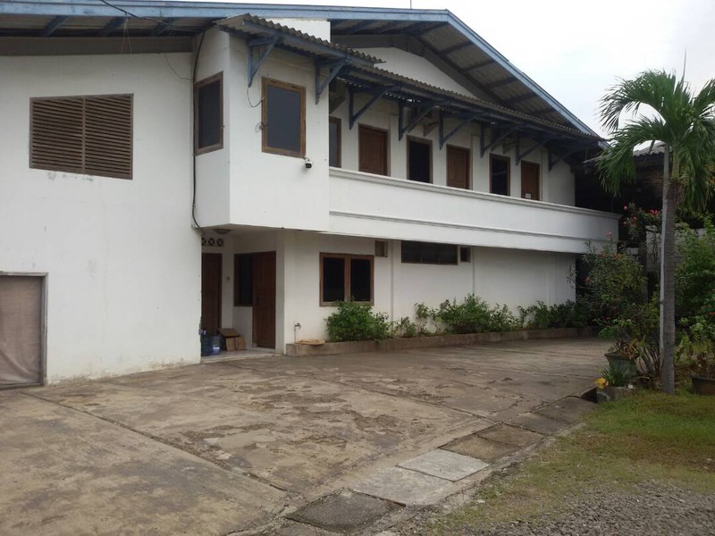 GEDUNG DIJUAL JALAN WARUNG GANTUNG JAKARTA BARAT