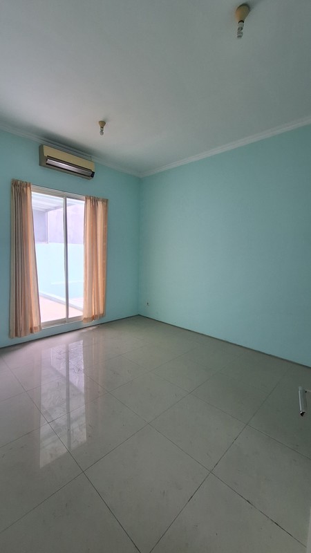 MURAH LUAS Dijual Rumah Royal Residence Wiyung Surabaya Barat Lokasi Terdepan Dekat Showoom Honda Royal Wiyung, Mitra 10, Citraland  Pakuwon Mall