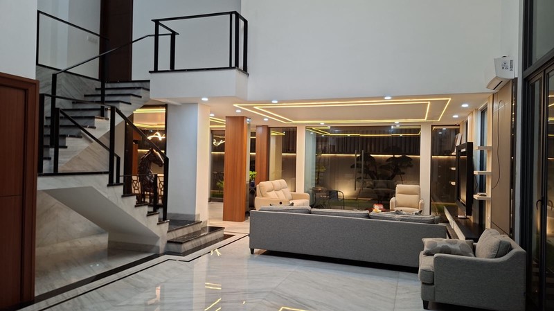 Dijual Rumah Mewah dengan gaya minimaist modern di Taman Beverly Golf Lippo Karawaci Tangerang