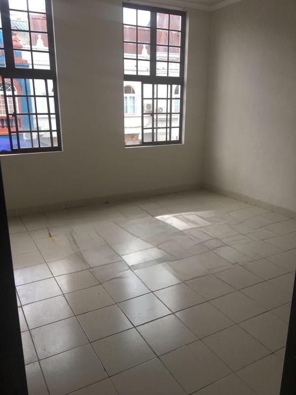 Ruko Siap Untuk Usaha Di Kota Wisata Cibubur akses Tol Nagrak