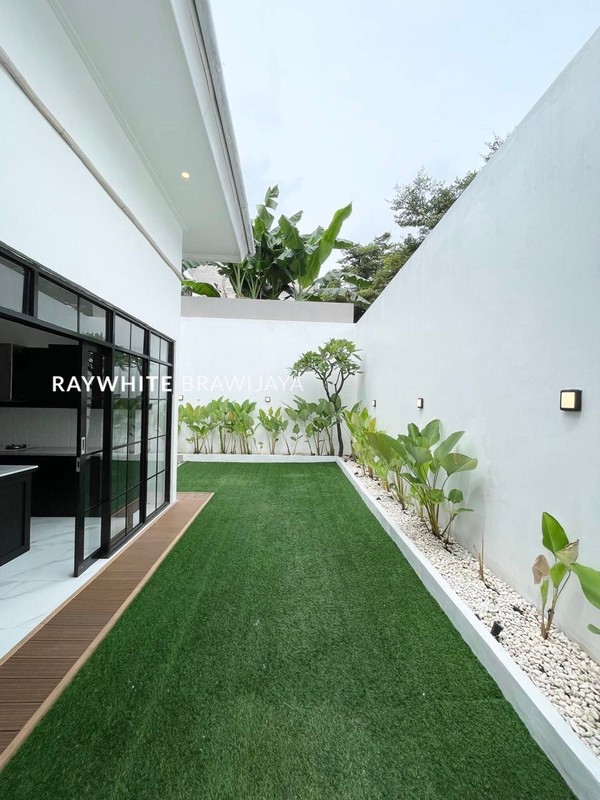 Brand New House Modern Area Wijaya Kusuma Cilandak