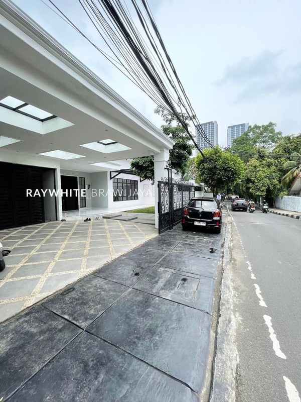 Brand New House Modern Area Wijaya Kusuma Cilandak