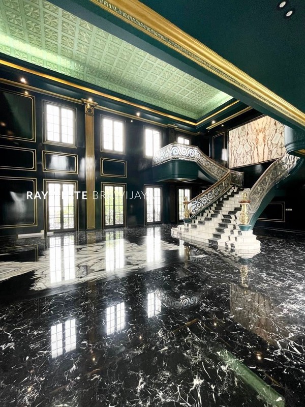 Brand New A Catstle Classic Home Area Pondok Indah