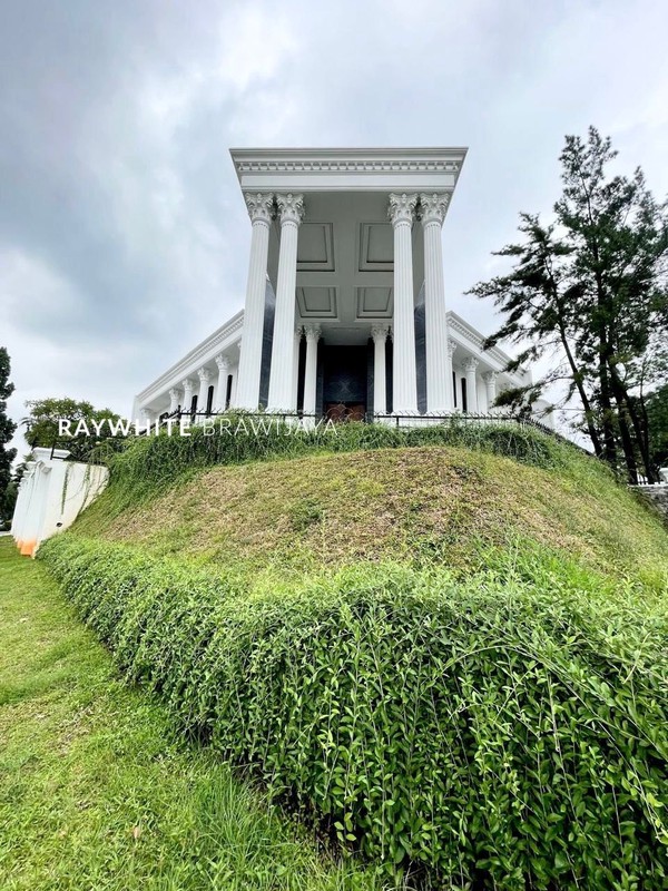 Brand New A Catstle Classic Home Area Pondok Indah