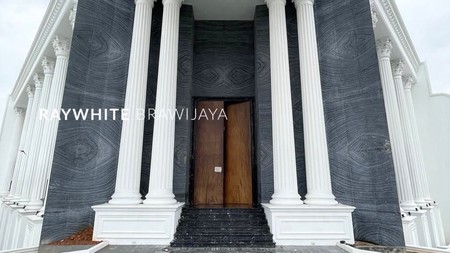 Brand New A Catstle Classic Home Area Pondok Indah