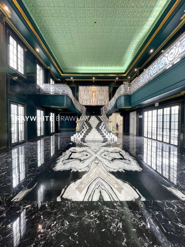 Brand New A Catstle Classic Home Area Pondok Indah