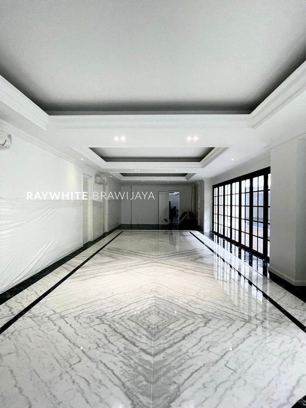 Brand New A Catstle Classic Home Area Pondok Indah