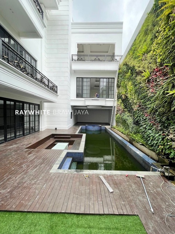 Brand New A Catstle Classic Home Area Pondok Indah