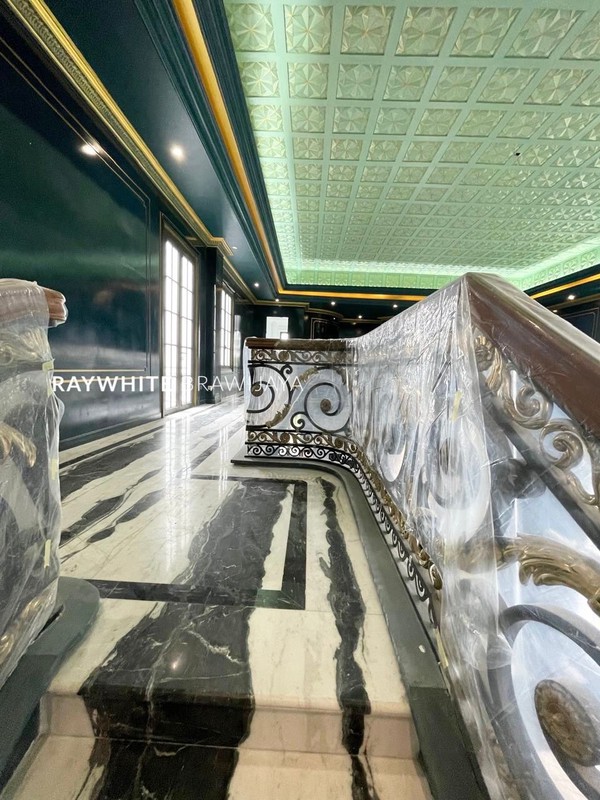 Brand New A Catstle Classic Home Area Pondok Indah