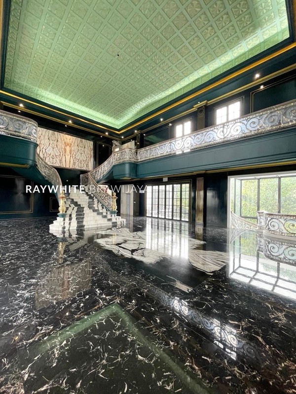 Brand New A Catstle Classic Home Area Pondok Indah