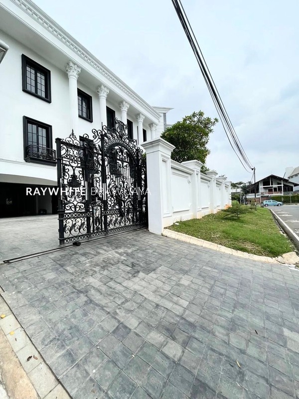 Brand New A Catstle Classic Home Area Pondok Indah