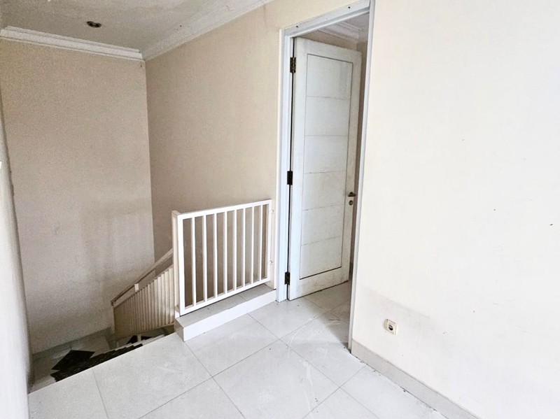 DIJUAL! RUMAH DEKAT DARI BINTARO XCHANGE COCOK UNTUK PASANGAN MUDA