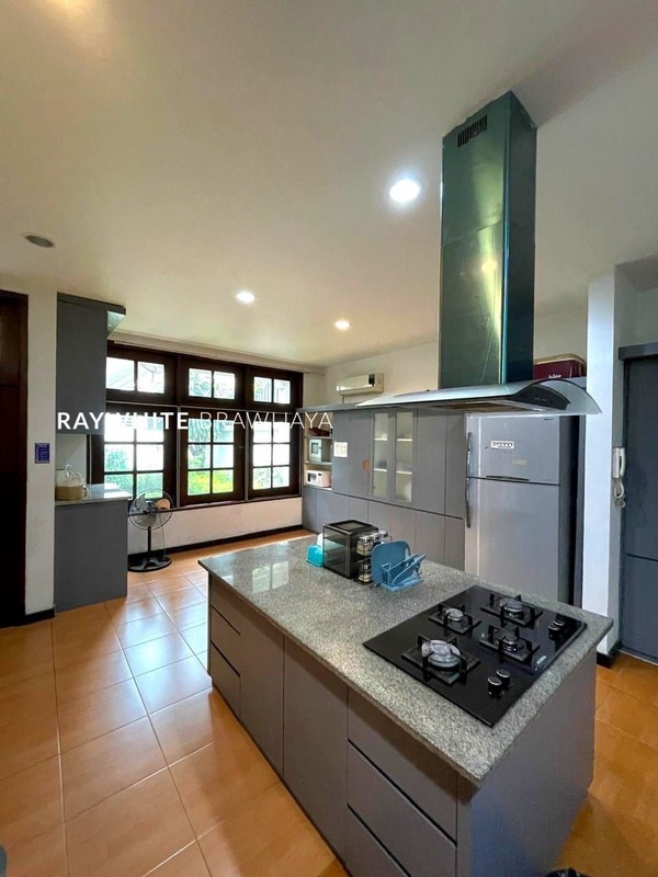 Rumah Lama Lingkungan Tenang Area Pondok Indah