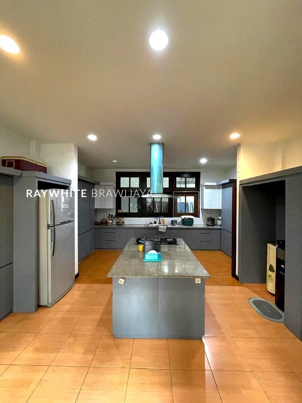 Rumah Lama Lingkungan Tenang Area Pondok Indah