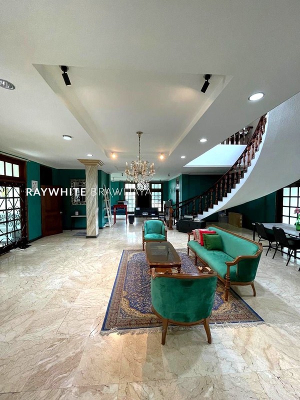 Rumah Lama Lingkungan Tenang Area Pondok Indah