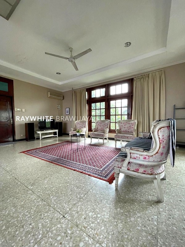 Rumah Lama Lingkungan Tenang Area Pondok Indah