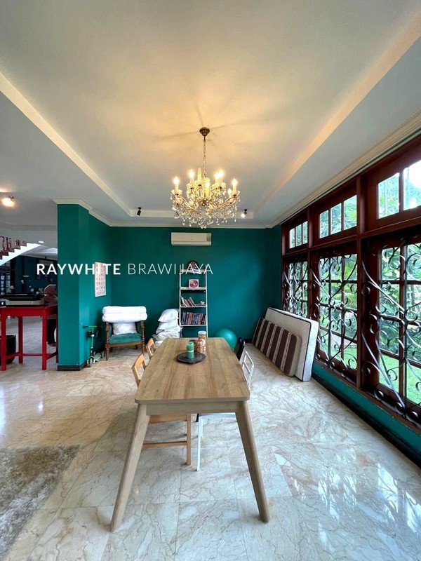 Rumah Lama Lingkungan Tenang Area Pondok Indah