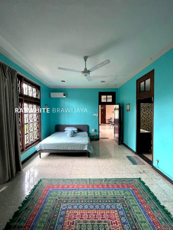 Rumah Lama Lingkungan Tenang Area Pondok Indah