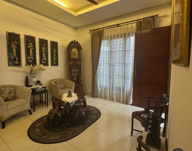 Hunian Luas dan Asri Lengkap Kolam Renang di Kawasan Premium Kemang