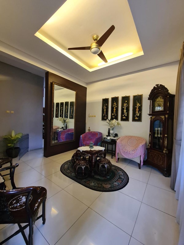 Hunian Luas dan Asri Lengkap Kolam Renang di Kawasan Premium Kemang