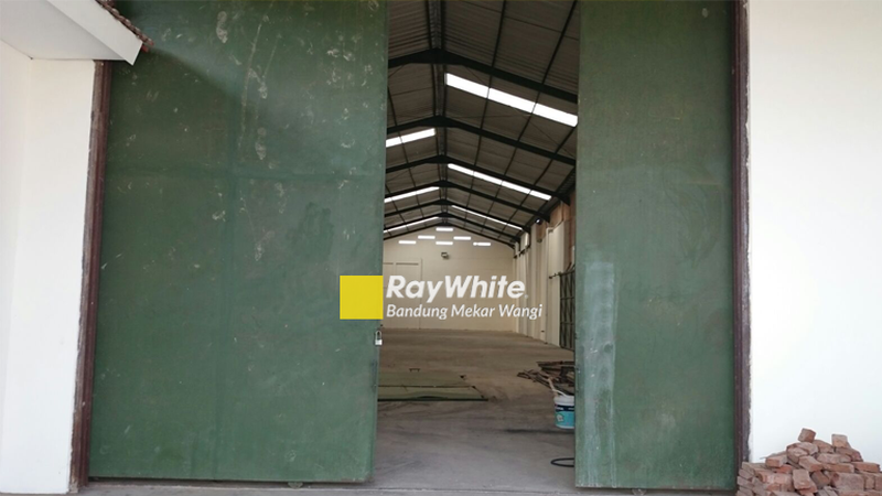 Gudang Siap Huni Strategis Cibolerang