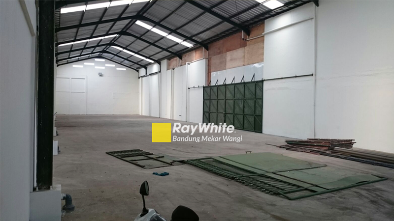 Gudang Siap Huni Strategis Cibolerang