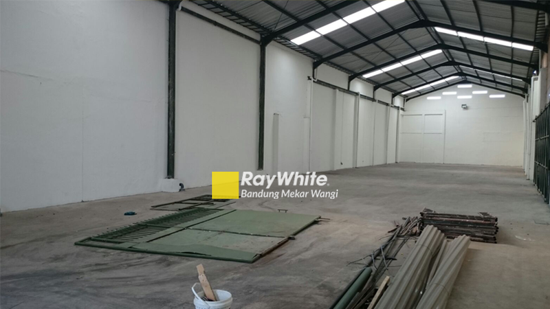 Gudang Siap Huni Strategis Cibolerang