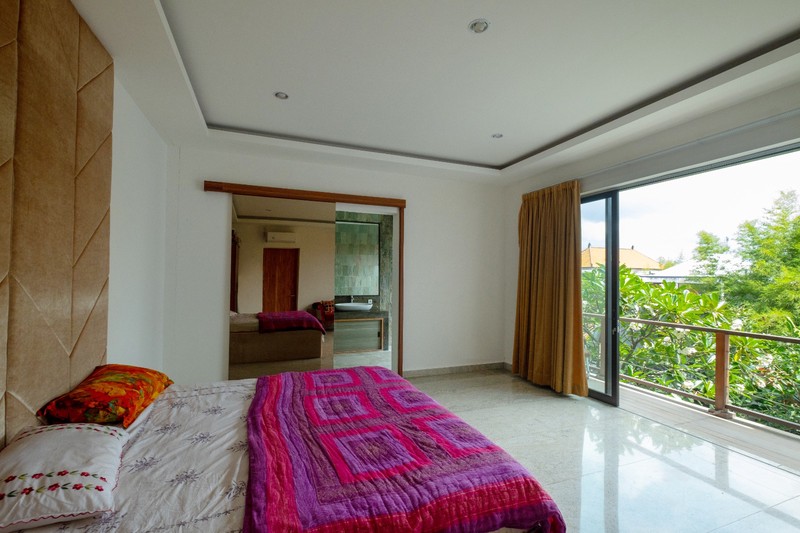 FOR SALE - LEASEHOLD - Generous Family Villa with Huge Garden, 15m Pool & Extendable Lease in Kerobokan, BALI