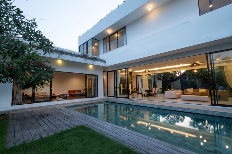 FOR SALE - LEASEHOLD - Generous Family Villa with Huge Garden, 15m Pool & Extendable Lease in Kerobokan, BALI