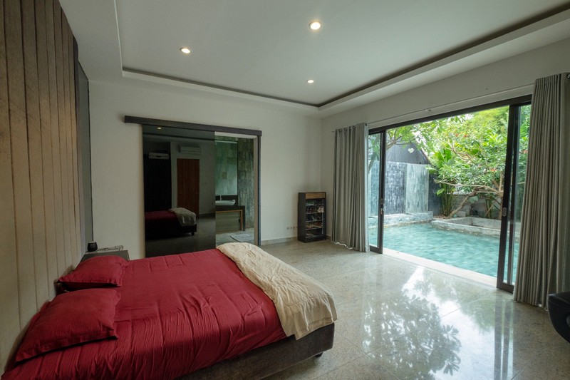 FOR SALE - LEASEHOLD - Generous Family Villa with Huge Garden, 15m Pool & Extendable Lease in Kerobokan, BALI