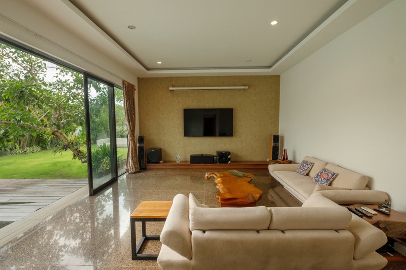 FOR SALE - LEASEHOLD - Generous Family Villa with Huge Garden, 15m Pool & Extendable Lease in Kerobokan, BALI