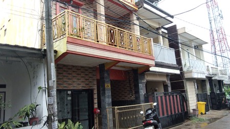 Rumah 3 lantai di kawasan Cinunuk Cileunyi