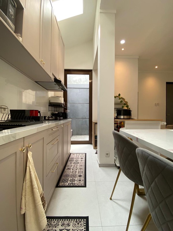 Rumah 2 Lantai Siap Huni dengan Hunian Nyaman dan Asri @Graha Raya