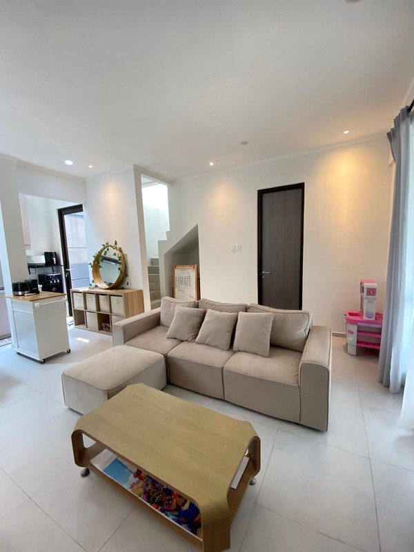 Rumah 2 Lantai Siap Huni dengan Hunian Nyaman dan Asri @Graha Raya