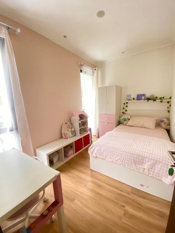 Rumah 2 Lantai Siap Huni dengan Hunian Nyaman dan Asri @Graha Raya