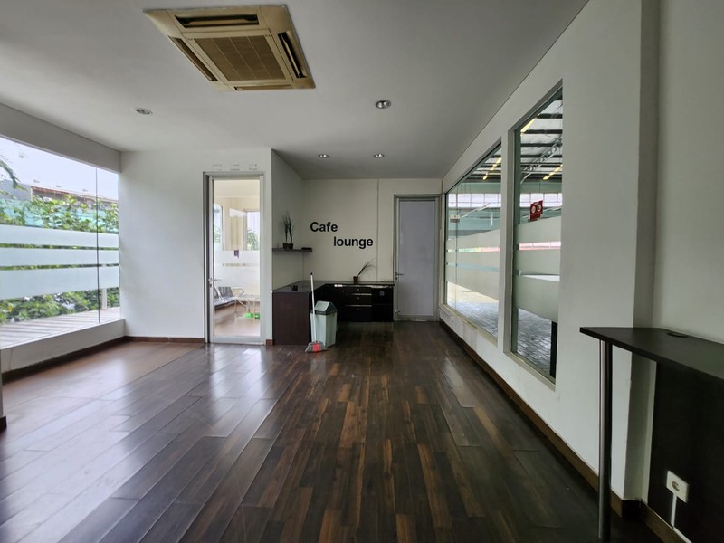 Gedung Ex Showroom di Sunter