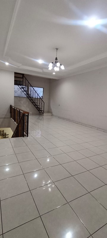 Ruko 3,5 Lantai di Taman Kopo Indah Bandung