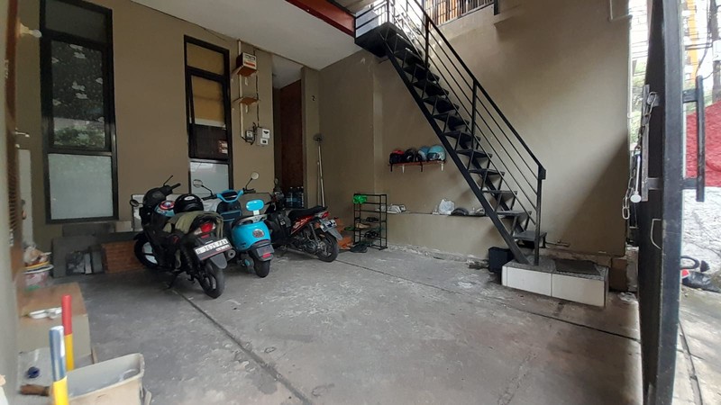 Rumah 2 Lantai Lokasi Menteng Atas Selatan - Setiabudi Jaksel