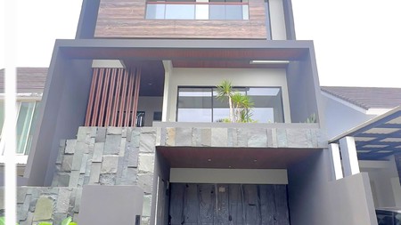 Dijual Rumah Baru Queenstown Citraland Surabaya Barat - New Modern Mewah 3 Lantai - Garasi Carport Masuk 6 Mobil Luas - Dekat Gwalk Citraland, Sekolah Ciputra, Pakuwon Mall