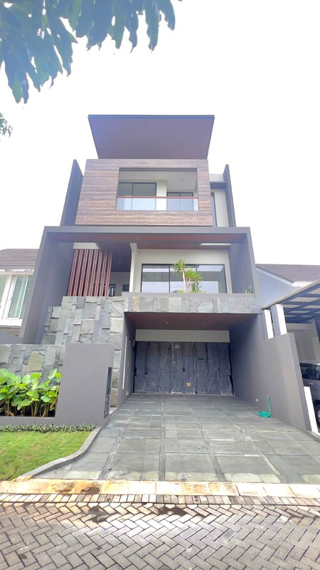 Dijual Rumah Baru Queenstown Citraland Surabaya Barat - New Modern Mewah 3 Lantai - Garasi Carport Masuk 6 Mobil Luas - Dekat Gwalk Citraland, Sekolah Ciputra, Pakuwon Mall
