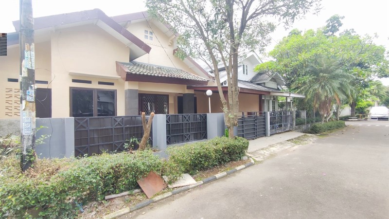 Rumah Sewa Tanah 120m2 Paling Murah di Bintarojaya Sektor 9