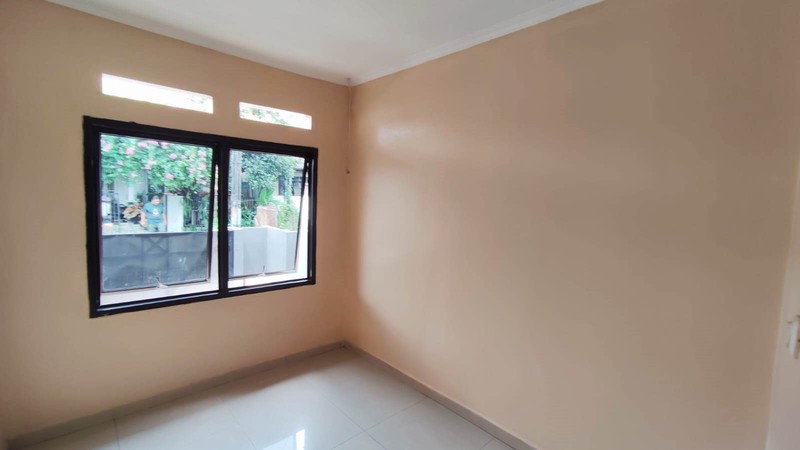 Rumah 1 lantai, lokasi strategis, bebas banjir di Bintaro Sektor 9