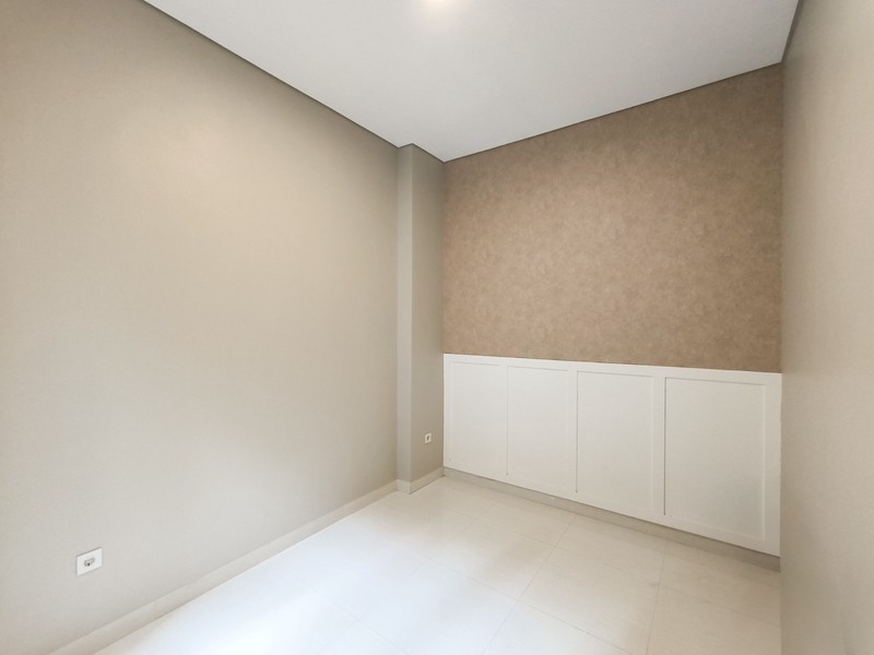 Dijual Rumah Bagus,bebas banjir di Mahagoni Park, Graha Raya Bintaro.