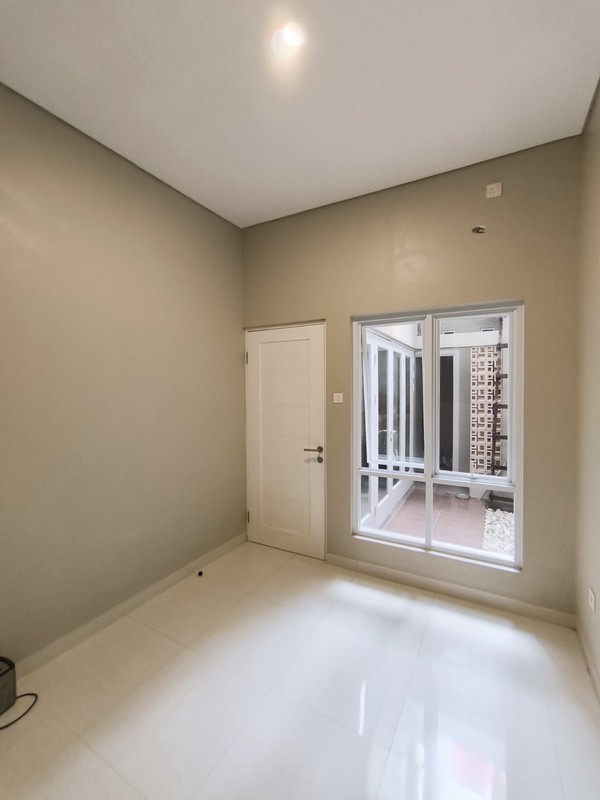 Dijual Rumah Bagus,bebas banjir di Mahagoni Park, Graha Raya Bintaro.